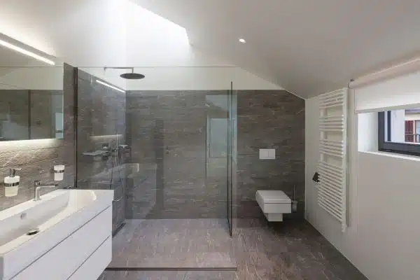 10 idées déco pour rendre sa salle de bain plus chaleureuse