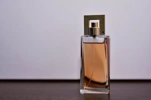 Trouvez votre fragrance idéale : Les astuces pour choisir un parfum qui reflète parfaitement votre personnalité