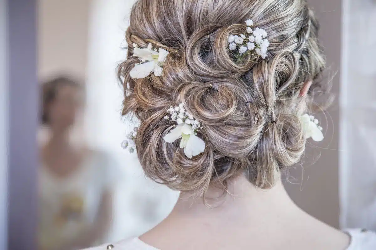 Les dernières tendances en mode et coiffure pour une apparence stylée et élégante