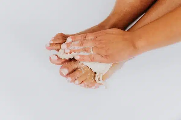 Découvrez les produits de soins les plus efficaces pour prendre soin de vos pieds