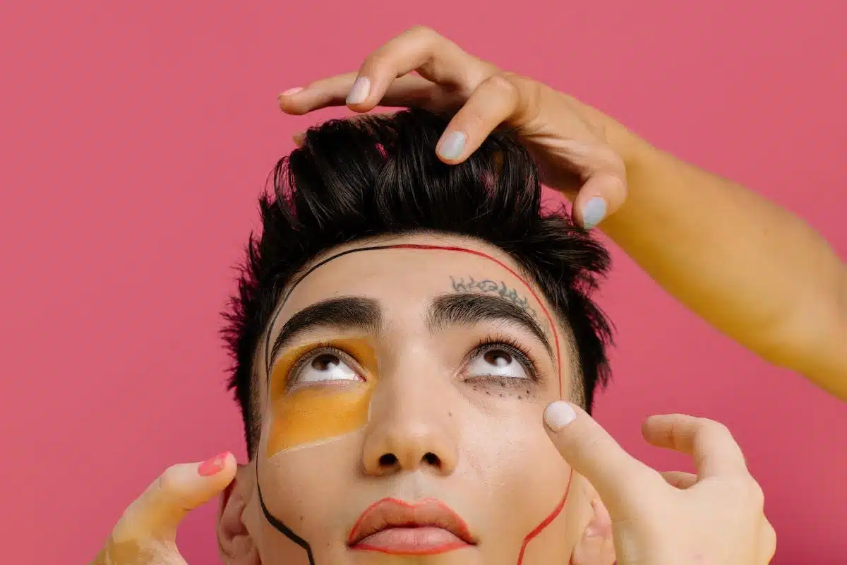 Maquillage réussi selon la forme du visage : astuces pour valoriser chaque morphologie