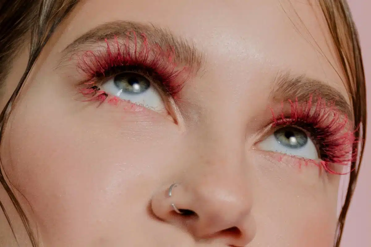 Sublimez votre regard avec ces techniques de maquillage des yeux glamour