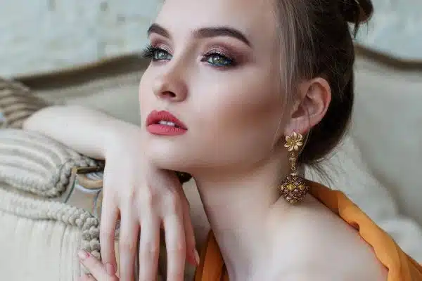 Astuces essentielles pour un maquillage naturel et lumineux : guide complet