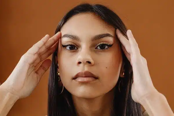 Maquillage naturel et lumineux : les meilleures astuces à connaître