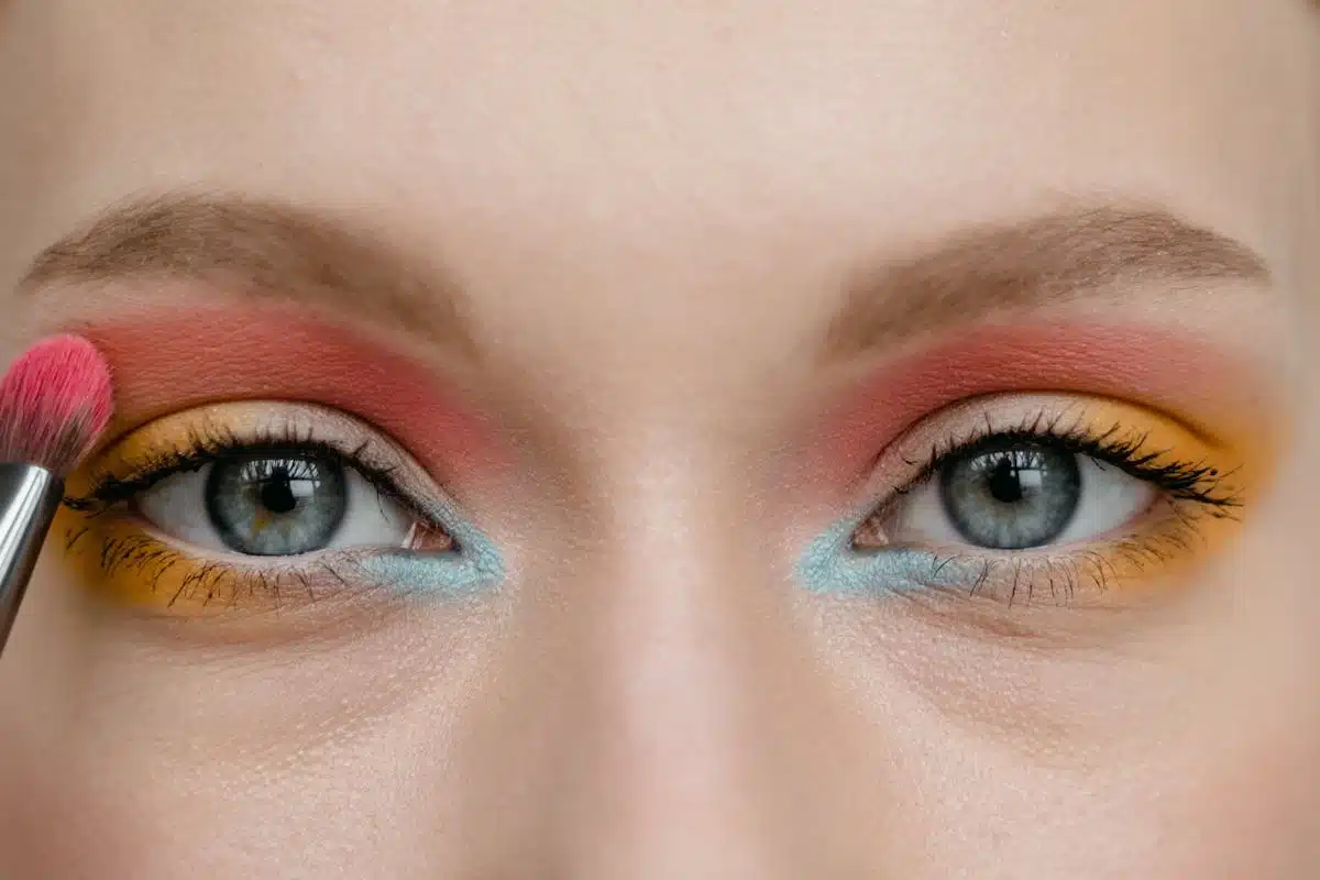 Maquillage des yeux marron/verts/bleus : Les astuces pour sublimer votre regard