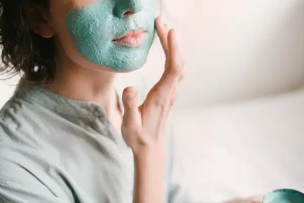 Découvrez les bienfaits des soins du visage à base d’ingrédients naturels pour une peau resplendissante