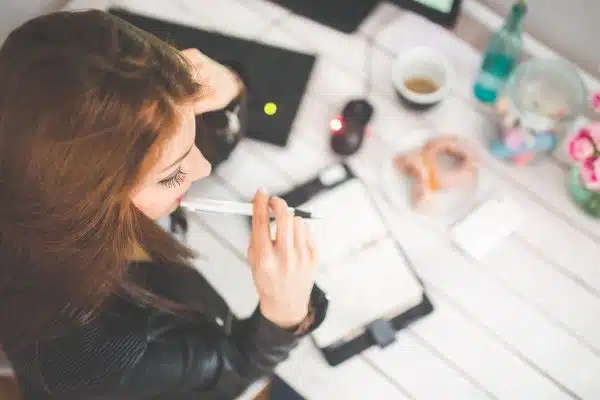 Les faux pas à éviter en maquillage pour un résultat impeccable