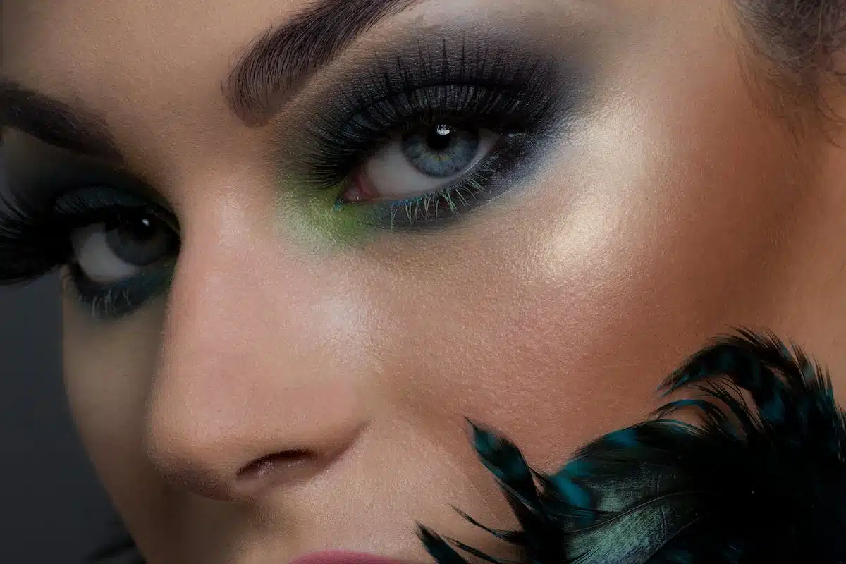 Conseils et techniques pour un maquillage glamour express en quelques minutes
