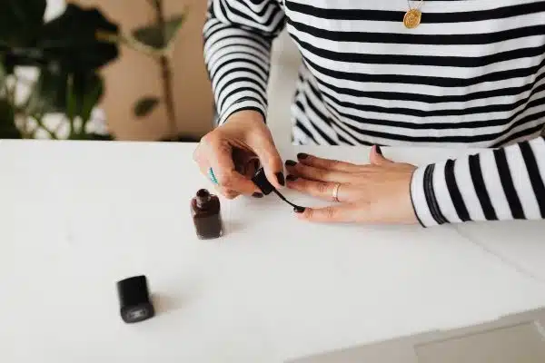 Obtenez une manucure parfaite à la maison grâce à ces astuces infaillibles