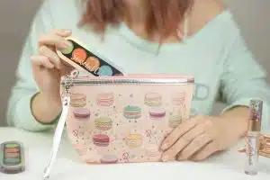 Les essentiels pour une trousse de maquillage simplifiée