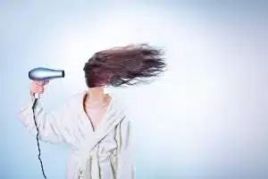 Les clés d’une chevelure éblouissante : conseils et astuces