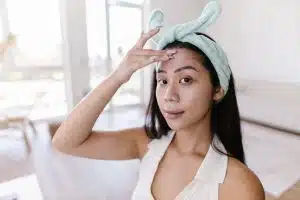 Les erreurs courantes à éviter dans sa routine beauté pour un look parfait